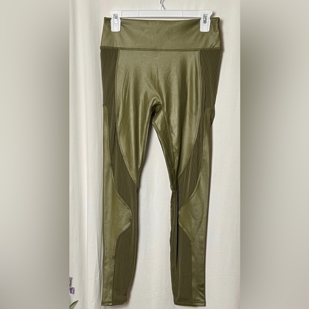 Motion365+ Contour High-Waisted Leggings Size Medium - Picture 3 of 12